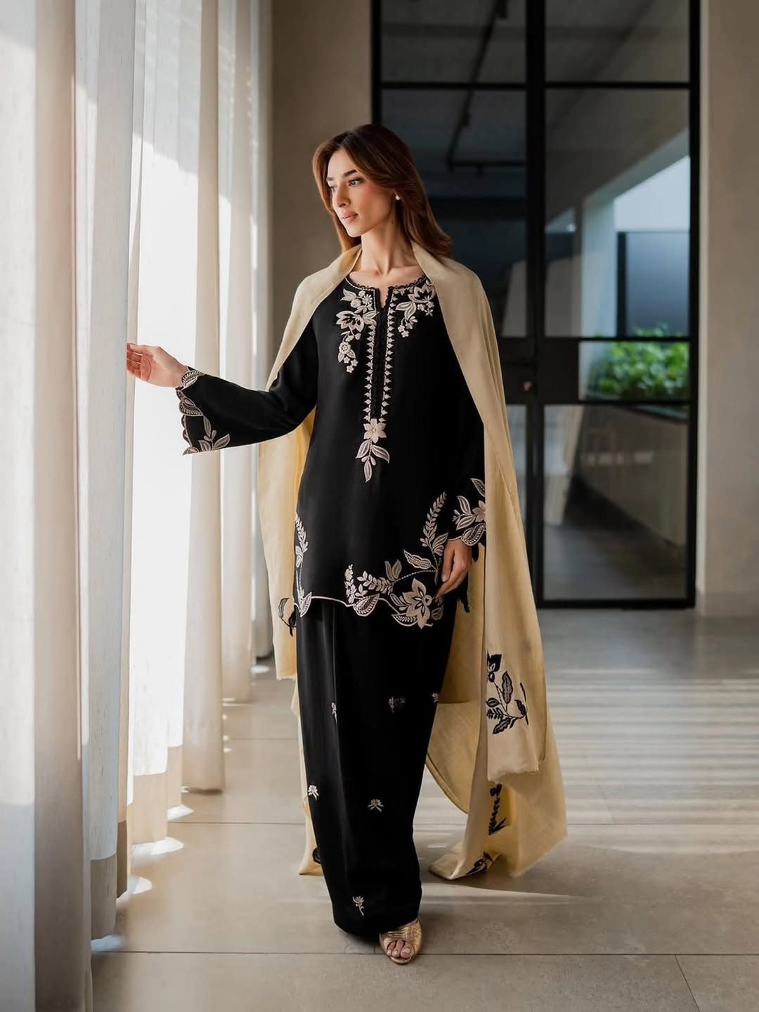 Noir Elegance: The Ultimate Summer Statement